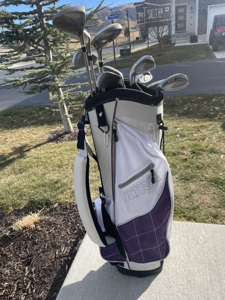 Women's Golf Clubs and Cart Bag