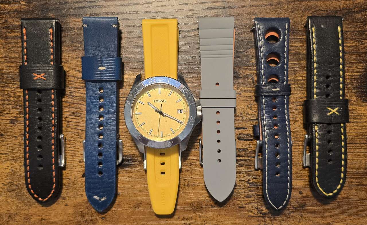 Fossil 22mm Watch w/ 6 Bands