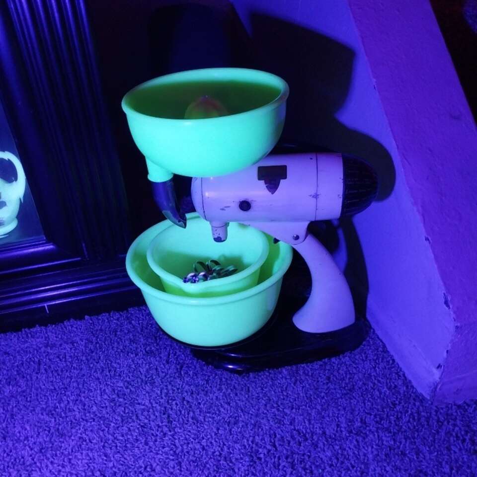 Uranium glass bowles & juicer with 1940s blender