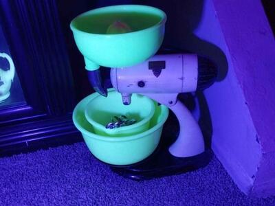 Uranium glass bowles & juicer with 1940s blender