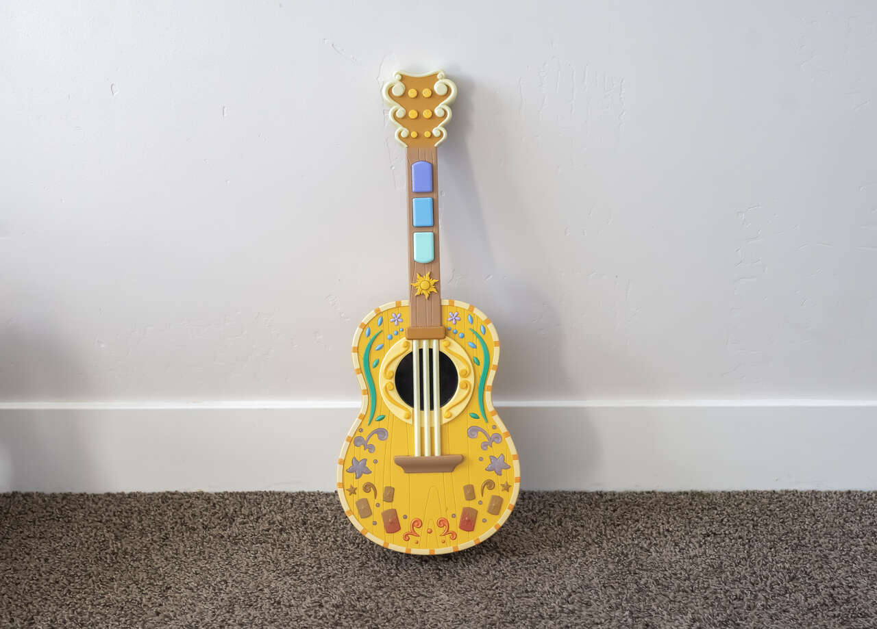 Disney Store Interactive Musical light up Guitar Rapunzel Tangled