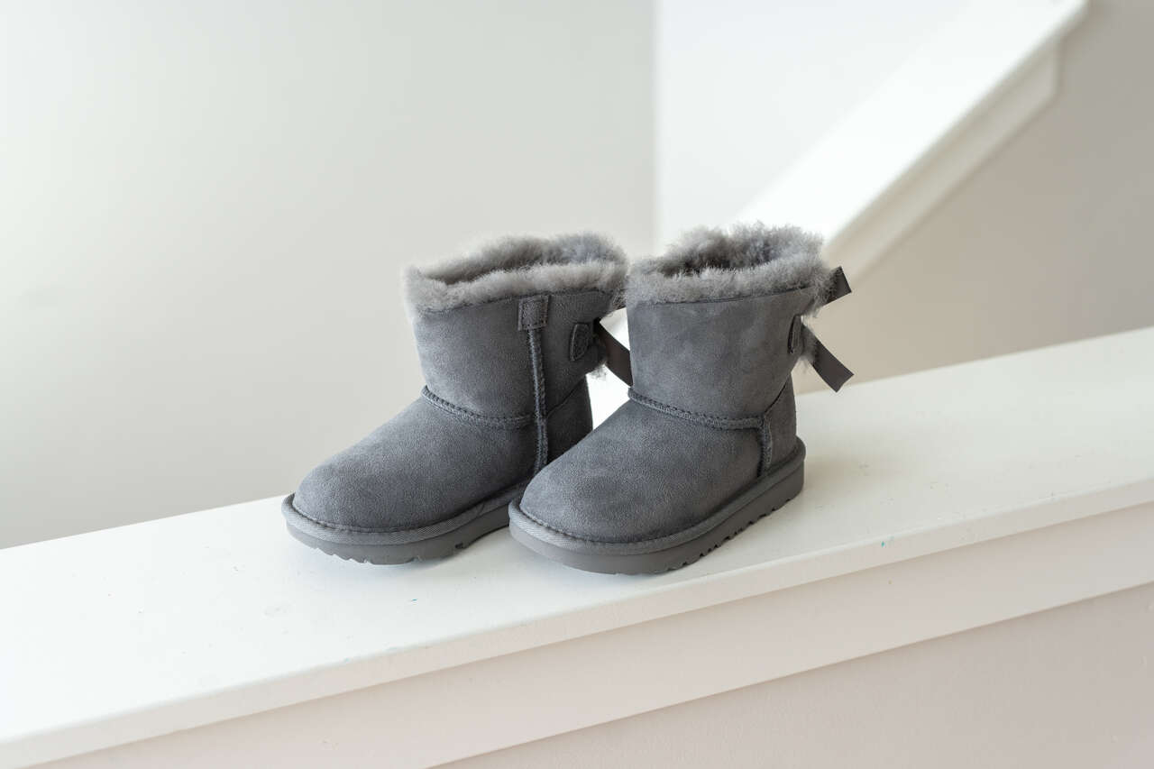 Toddler winter boots, size 9, brand - UGG
