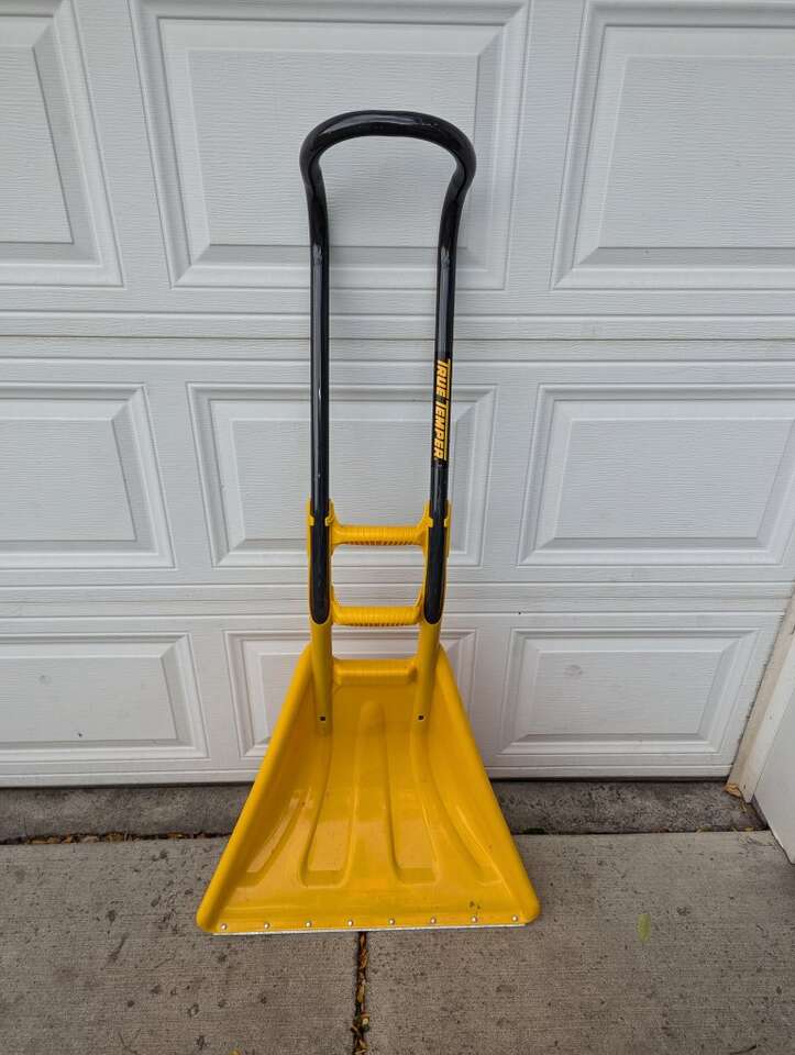 True Temper SnoBoss Snow Shovel/Scraper