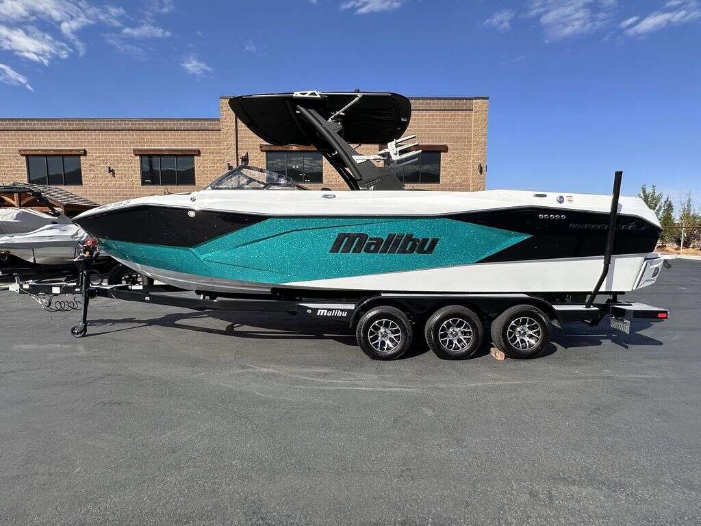 2023 Malibu Boats 26 LSV