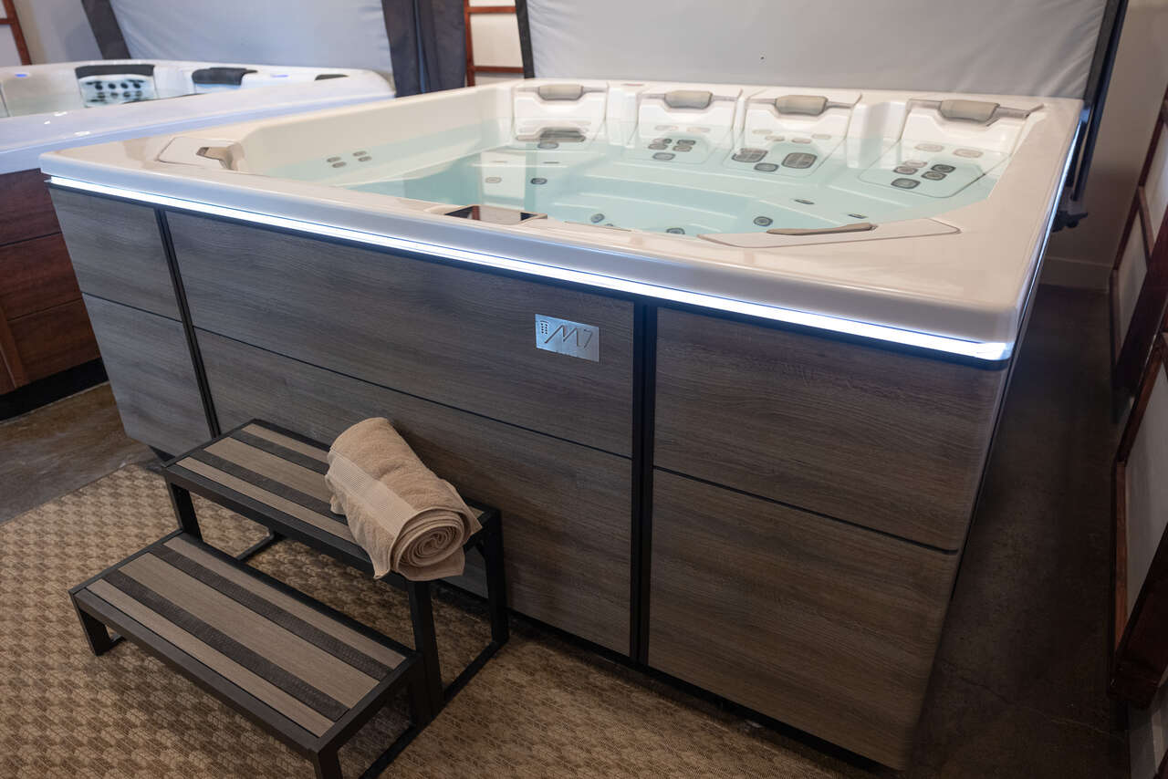 Factory Certified Refurbished Bullfrog Spa
