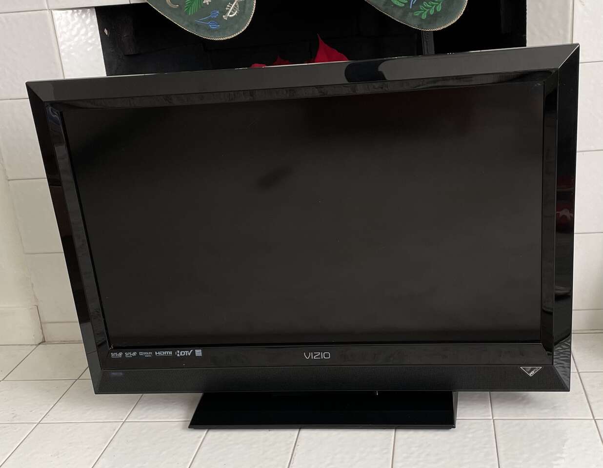 32 inch VIZIO TV (E320VL) Electronics