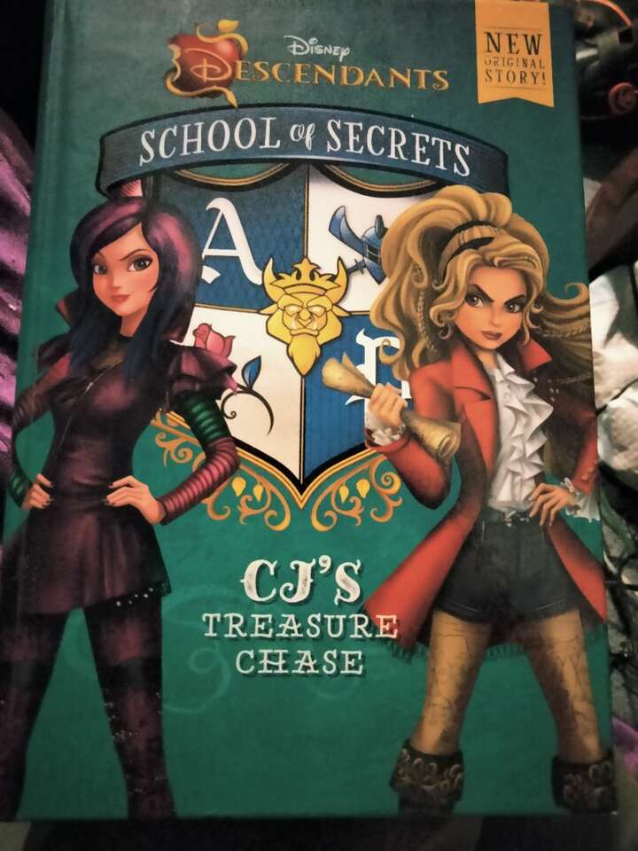 School of Secrets: CJ's Treasure Chase