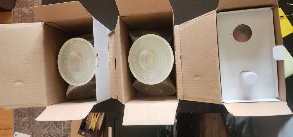 4 Green and 4 Red Par38 bulb.