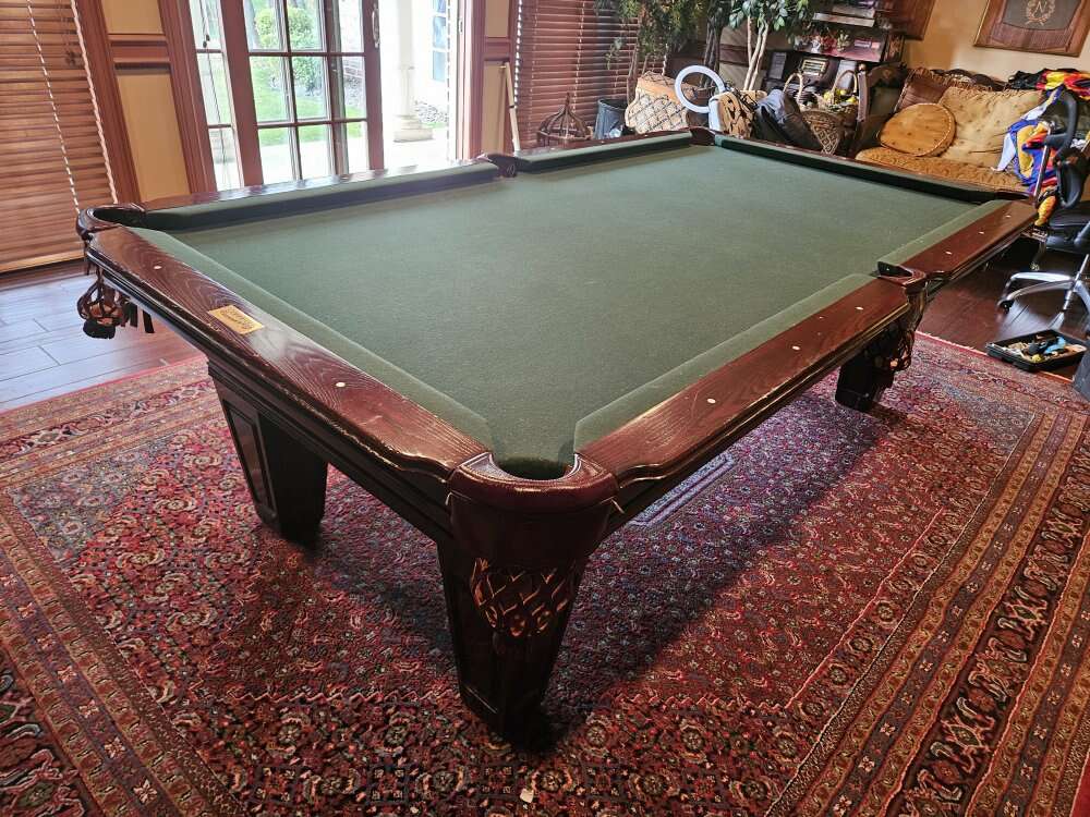Connely pool table Furniture