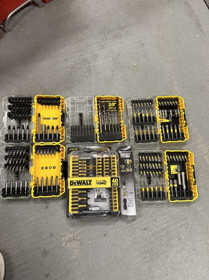 196 Pcs Dewalt Tool Drill And Driver… Industrial
