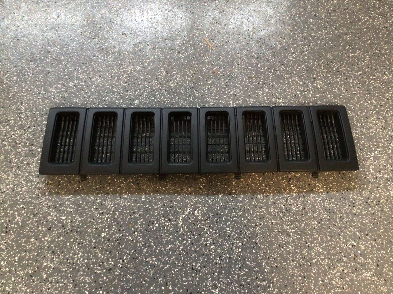 Grand Cherokee grille
