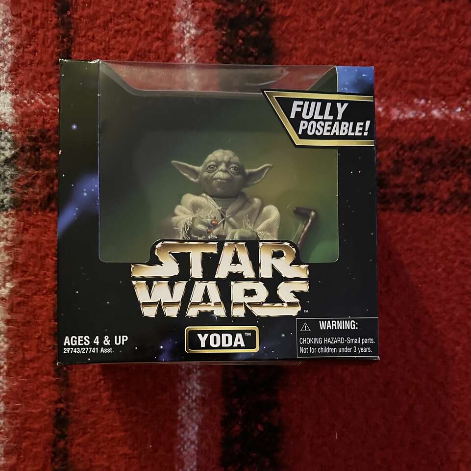 Yoda Fully Poseable 1997 Star Wars Figure.
