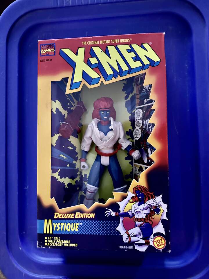X-Men Mystique 1996 Deluxe 10 Inch Figure.