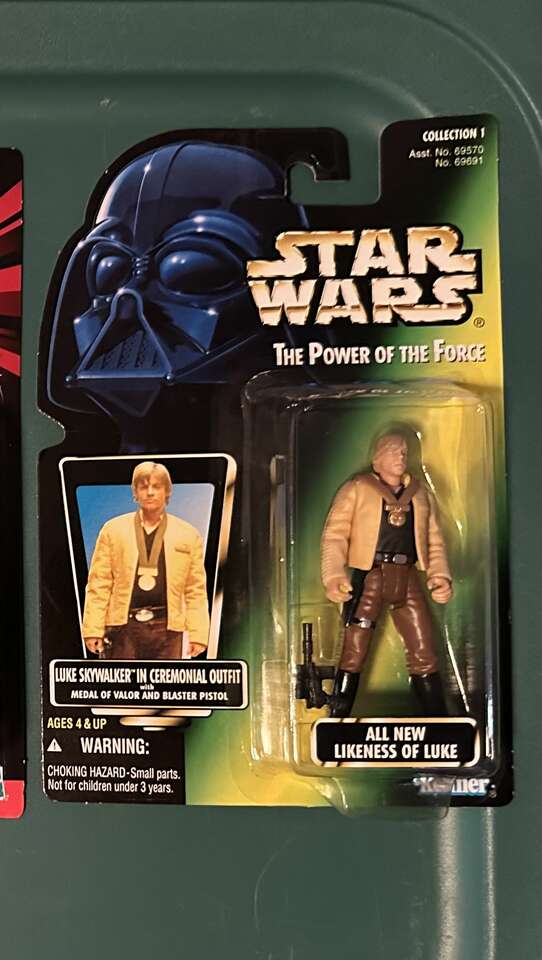 Luke Skywalker 1996 Star Wars Action Figure Dressed in Ceremonial Outfit.