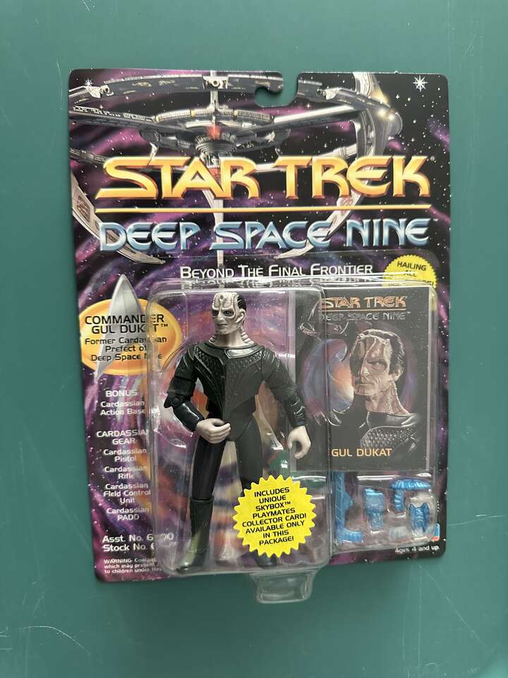 Star Trek Deep Space Nine 1993 Gul Dukat Action Figure.