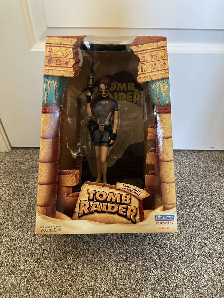 Tomb Raider 1998 Laura Croft 9 Inch Action Figure.