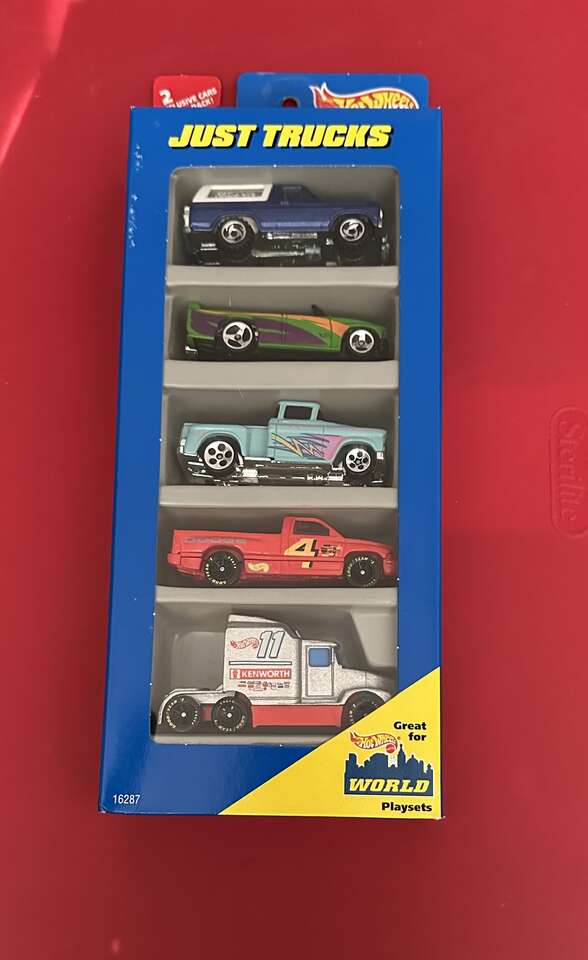 Hot Wheels 1996 Just Trucks Five Car Set, #16287.