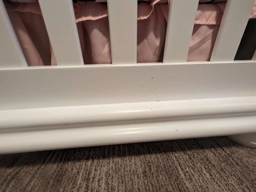 White baby crib / changer combo Baby