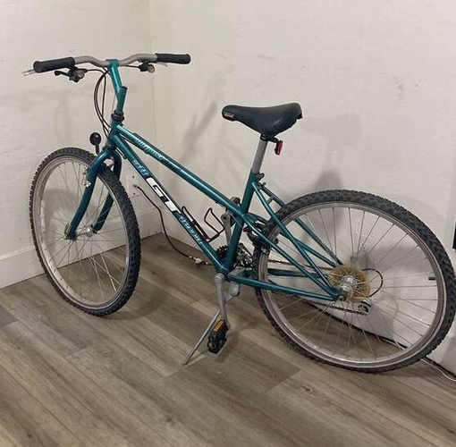 GT Outpost trail mountain bike 26” whee… Cycling