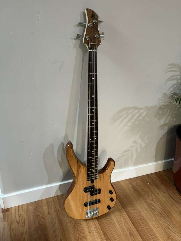 Yamaha 4-string Bass 