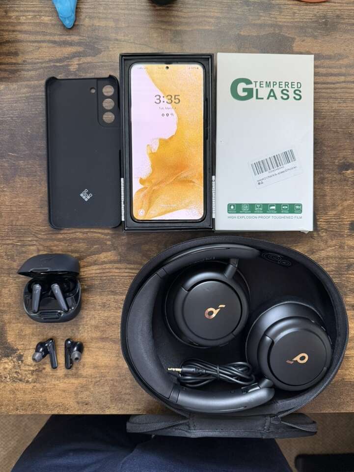Samsung S22+ Phone With Accessories