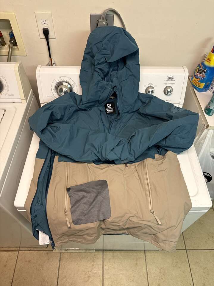 Salomon gore tex ski jacket size medium