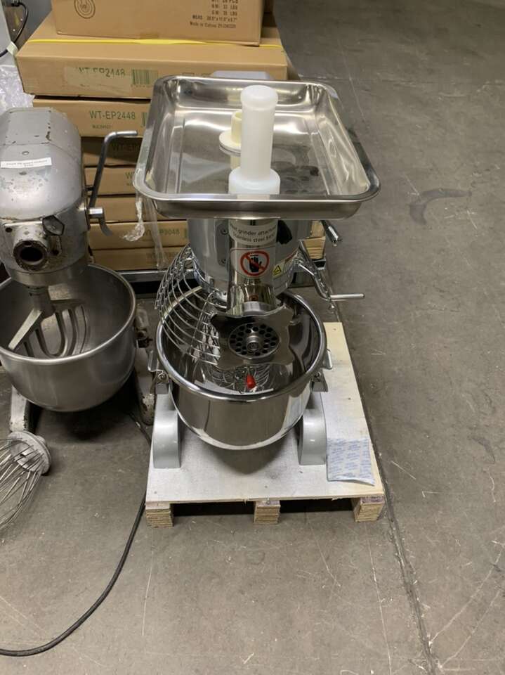 New 20 Quart Mixer With new Meat grinder one year warranty