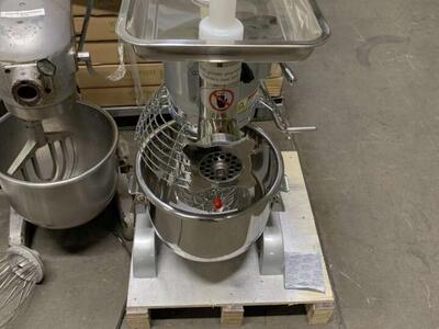New 20 Quart Mixer With new Meat grinder one year warranty