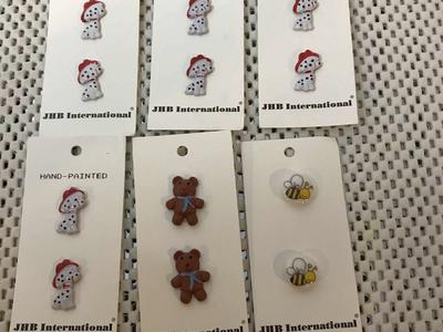 Buttons Hand Painted Le Bouton, La Mode, JHB Int. and La petite Buttons, Navy Blue with a design in center $5 for any 3