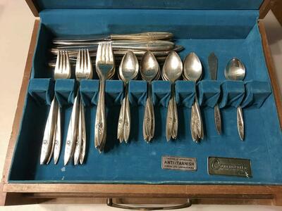 Community Morning Rose 1948 Oneida Flatware 85 pc Set Silverplate Silverware in Wood Box