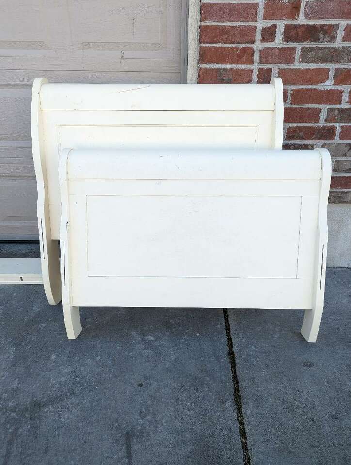 Twin sleigh bed FREE