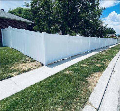 Vinyl Fence installation and repair | Gate Installations and repairs | Old Fence Replacements