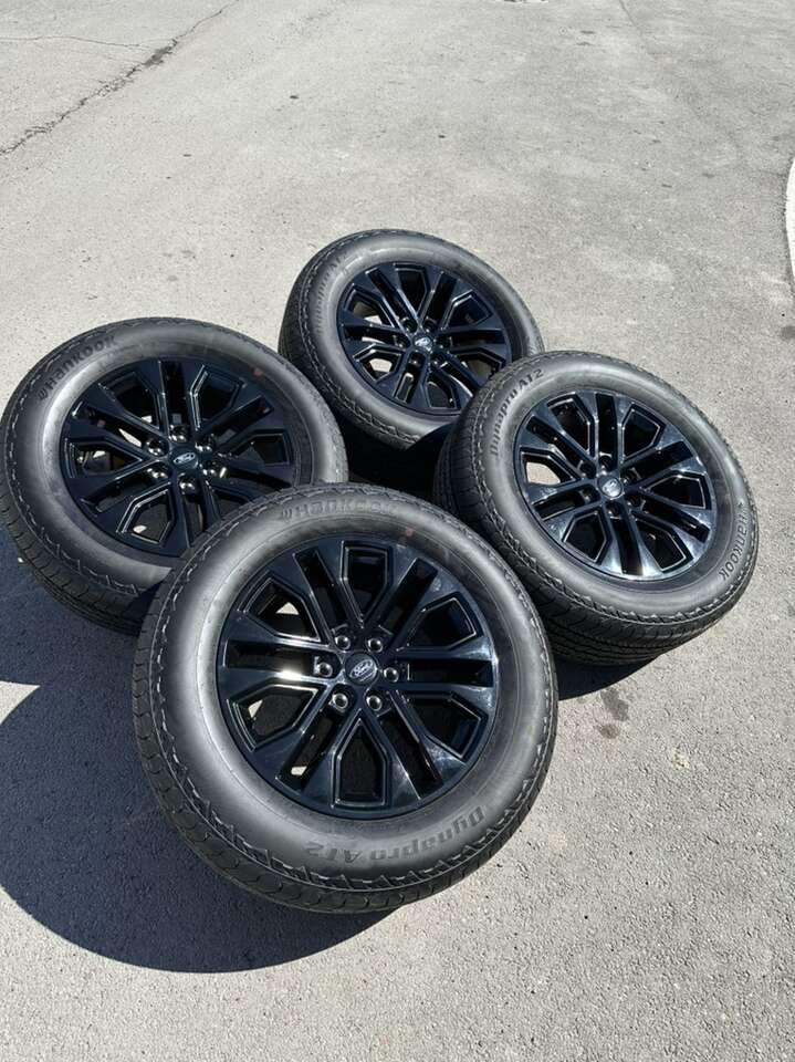 2025 Ford F150 platinum blacks & 275/60r20's