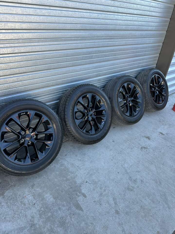 2023 Jeep gladiator “Mojave” wheels & 275/55r20's