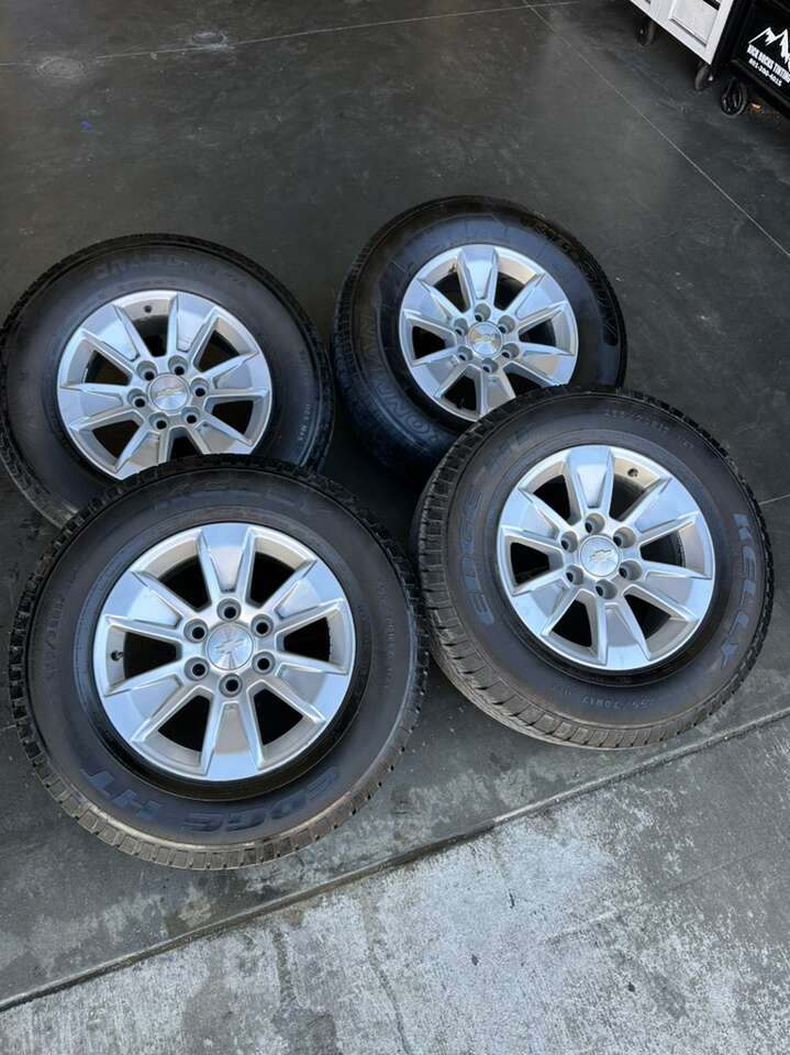 2022 Chevy 1500 oem wheels & 255/70r17's