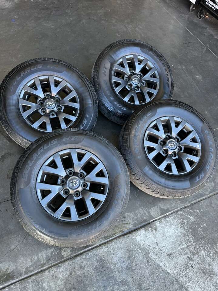 2022 Toyota Tacoma 16 wheels & 245/75r16's