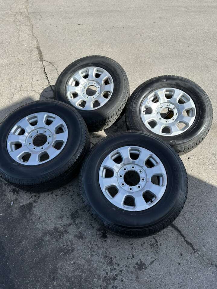 2023 F350 18 oem wheels & 275/65r18 tires