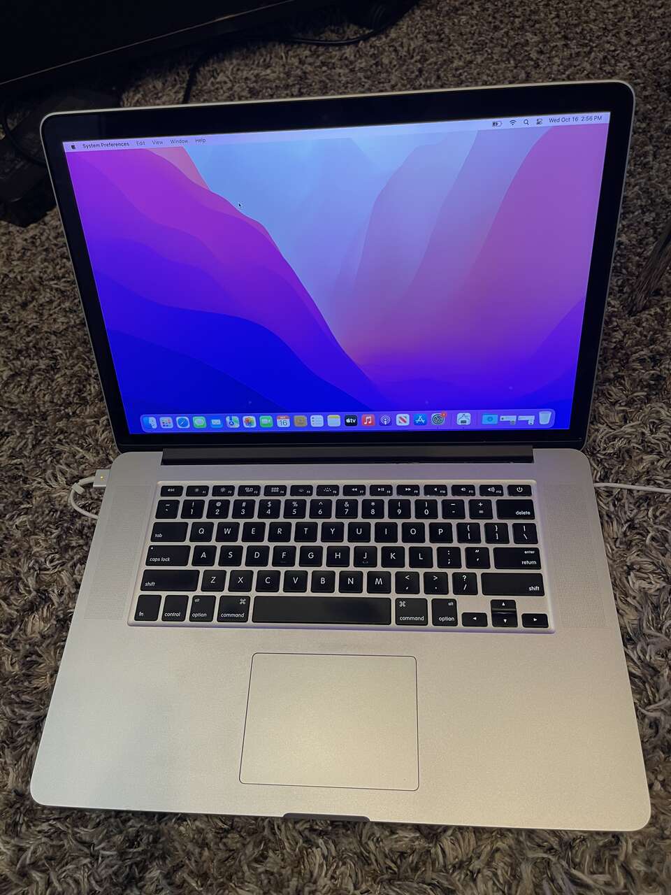 2015 Macbook Pro 15"  I7 CPU - 16GB RAM - 512GB HD - Great Battery