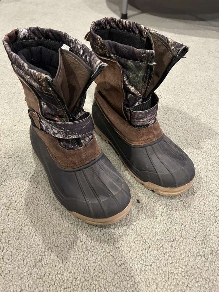Men's Snow Boots Size 6