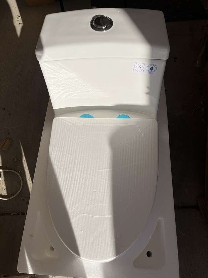 Lordear Elongated Toilet