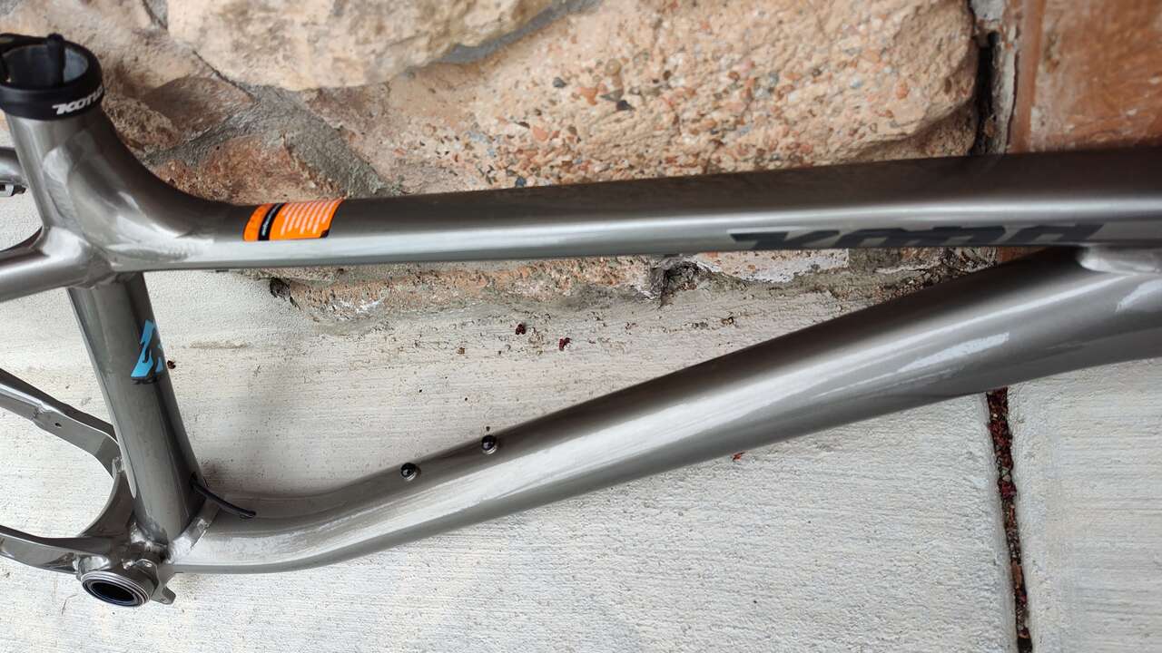 Excellent condition 2024 Kona Honzo DL 29er frameset