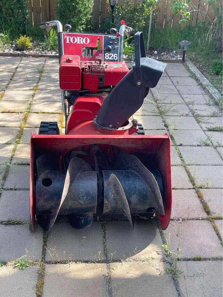 Toro Power Max 826 Snow Blower
