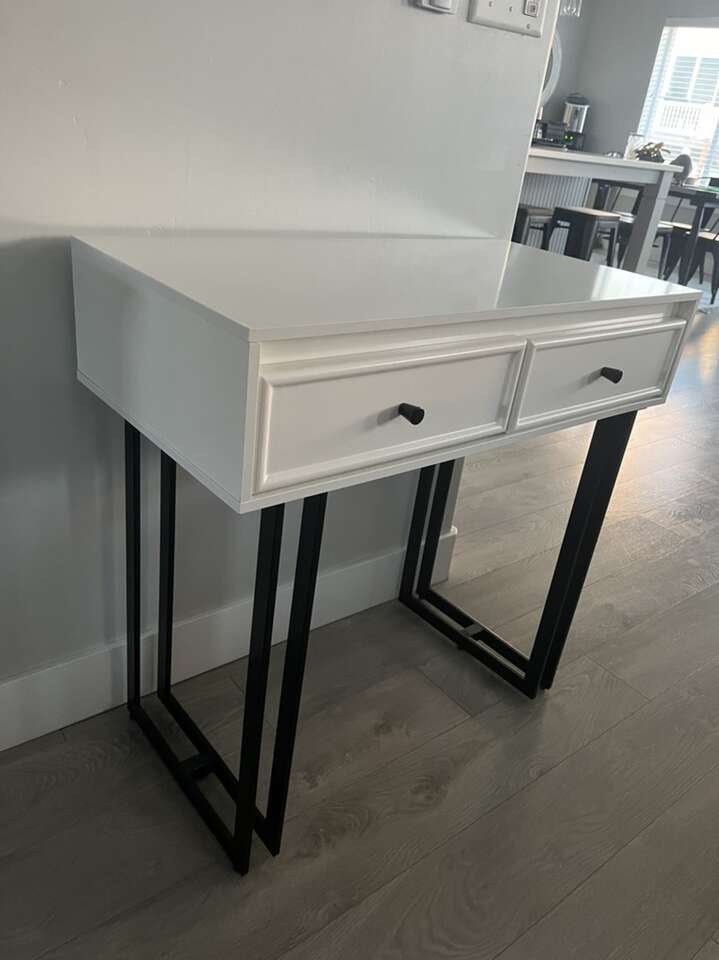 Desk/vanity Furniture