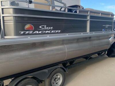 2024 Sun Tracker Party Barge 20DLX