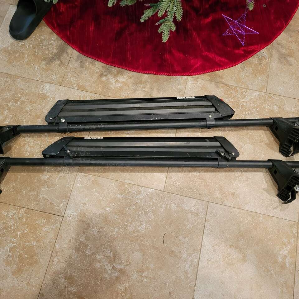 Yakima naked roof rack system with key, q clips, tower, locks, crossbars, ski or snowboard holder