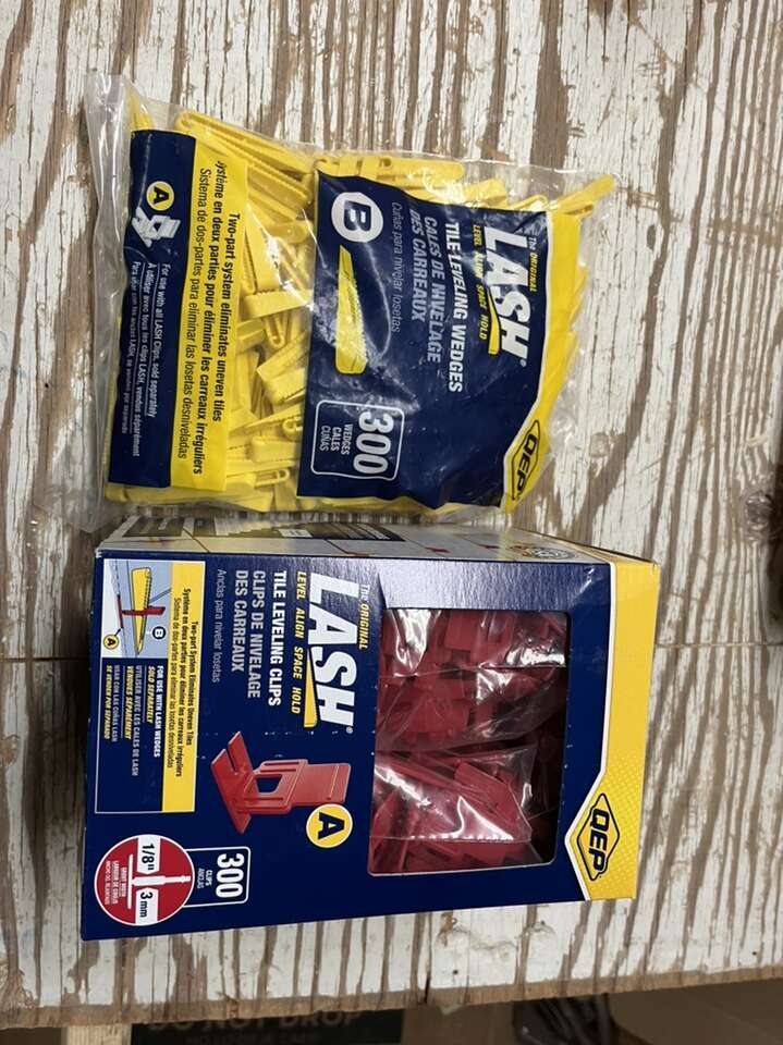 Lash Tile Leveling System