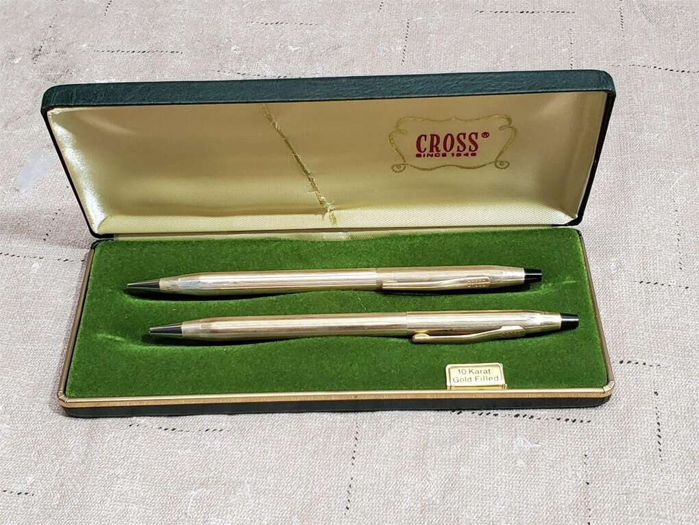 Vintage Cross 10Kt Gold Filled Pen w/ Green Case