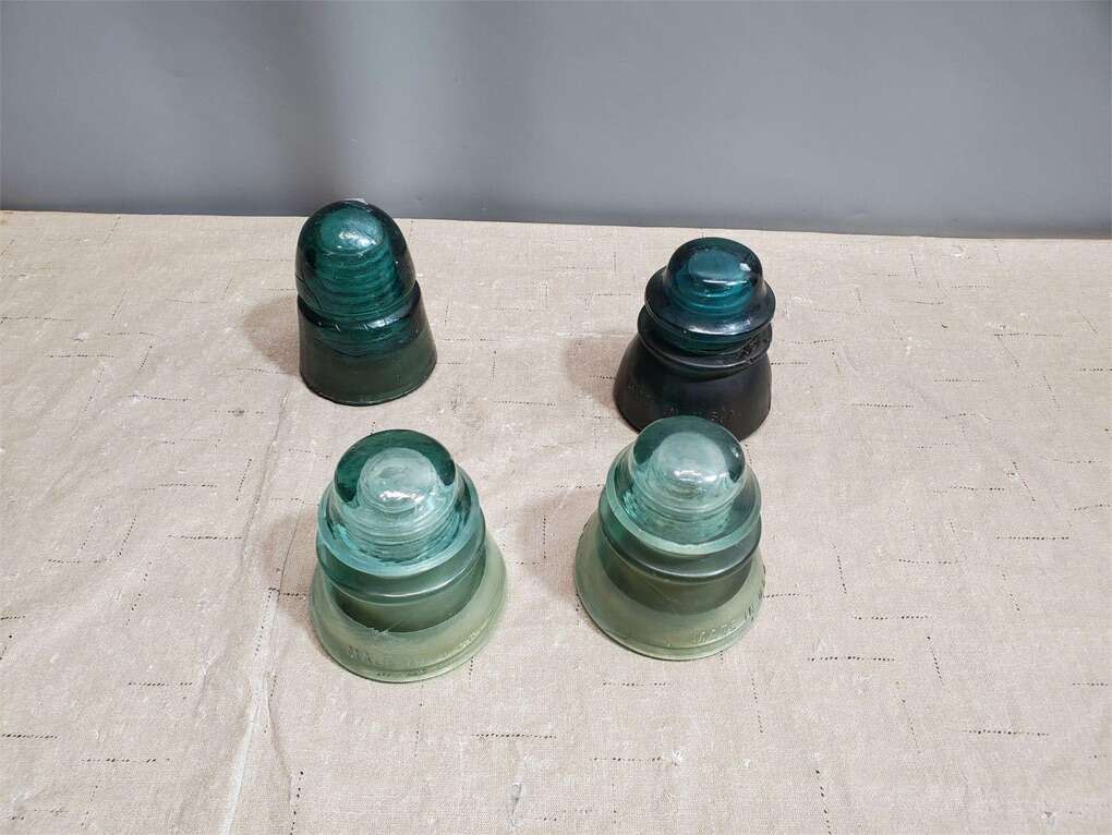 Lot of 4 Electric Glass Insulators
