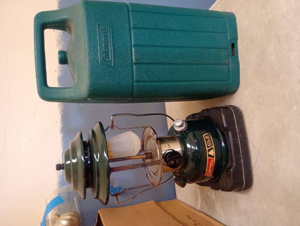 Coleman double light lantern