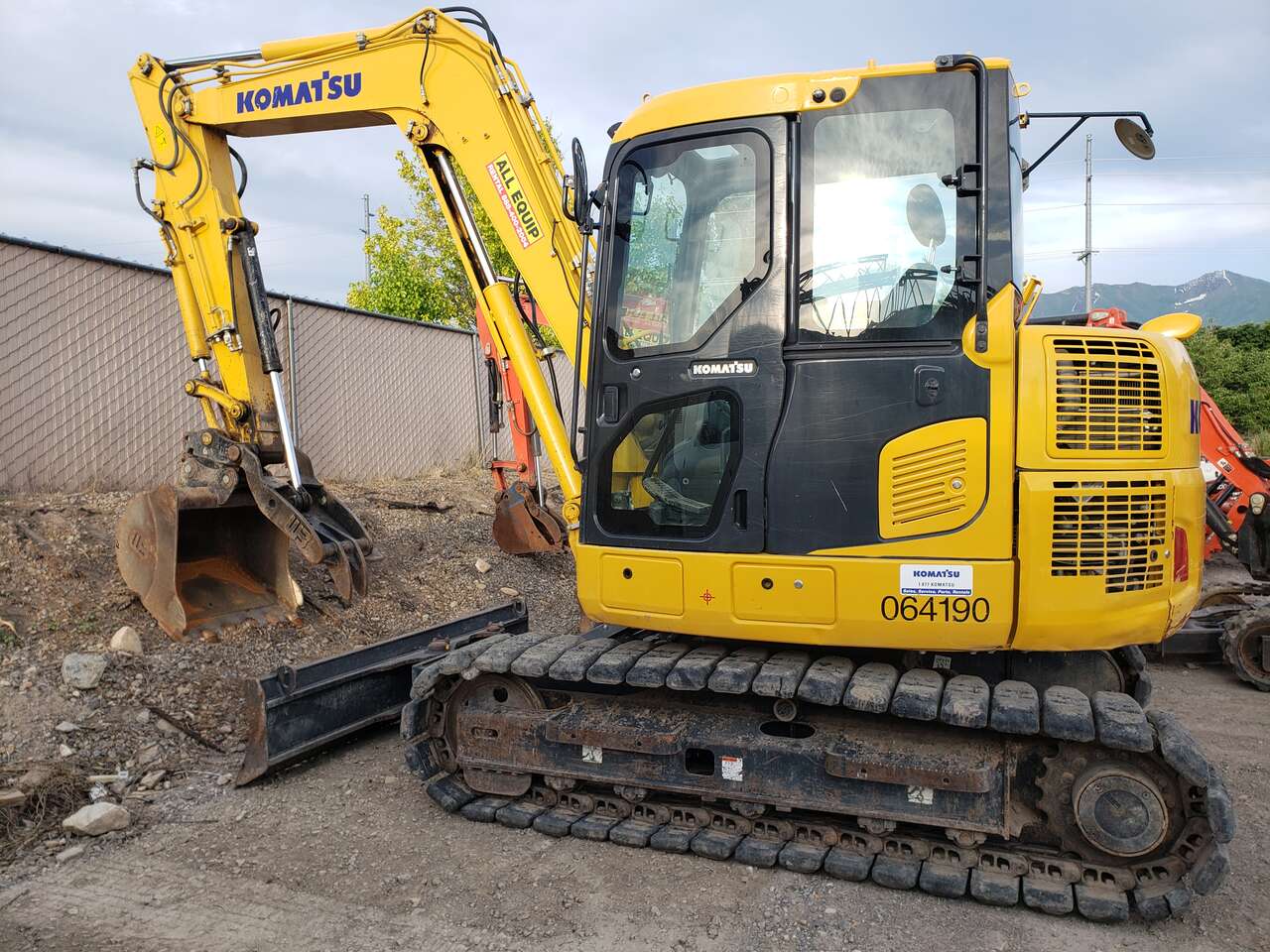 Komatsu PC88 Excavator / Trackhoe Rental